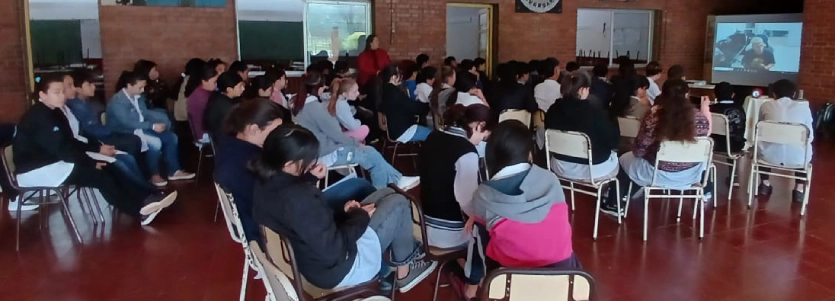 Alumnos del BOP Número 4 de Cerro Azul, durante las charlas de prevención - Juego Responsable.