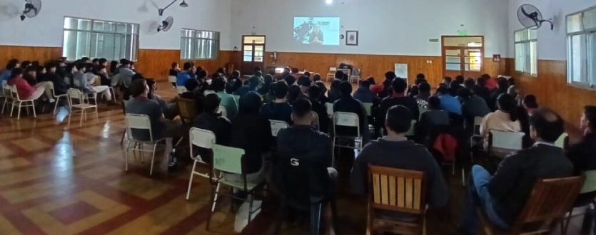 Alumnos de Santa Rita durante la charla con Juego Responsable sobre apuestas, pantallas y emociones.