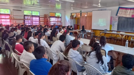 Alumnos de la Escuela 719 de San Ignacio.